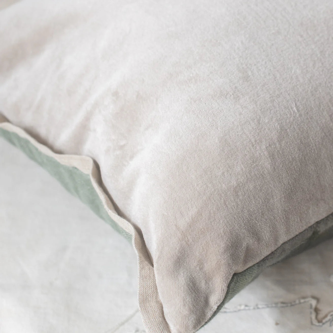 Manosque Cushion