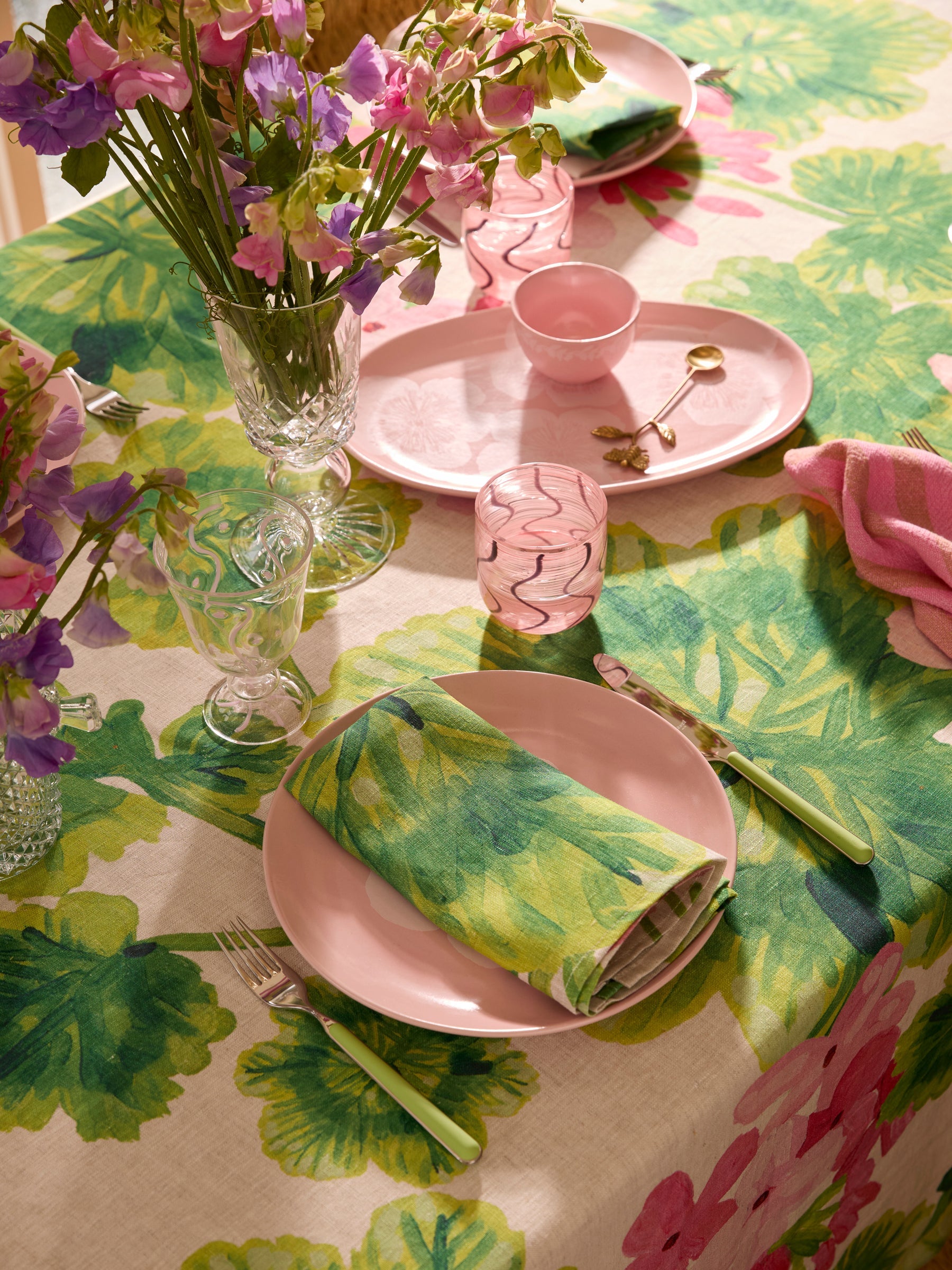 Geranium Multi Tablecloth