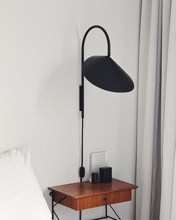 Arum Wall Lamp | Black